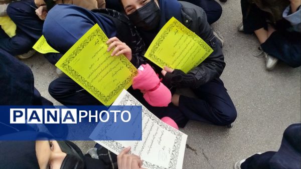 تقدیر از دانش‌آموزان برتر دبیرستان پیرایش نیشابور