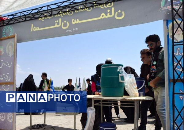 خدمت‌رسانی موکب‌ سازمان دانش‌آموزی استان سمنان به جاماندگان اربعین 