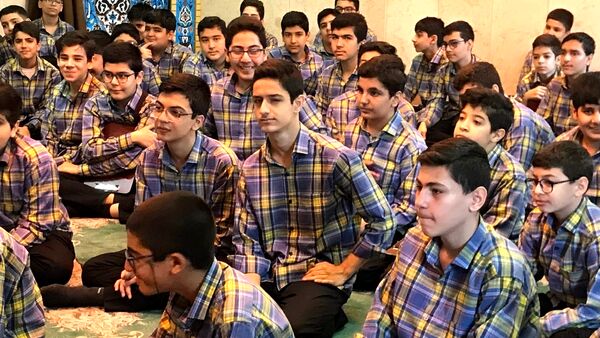 جشن پرشور عید غدیر خم در مدرسه شهدای مدافع حرم منطقه ۱۰ تهران