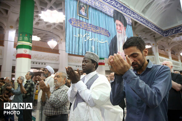 اقامه نماز عید سعید قربان در حرم حضرت معصومه(س)