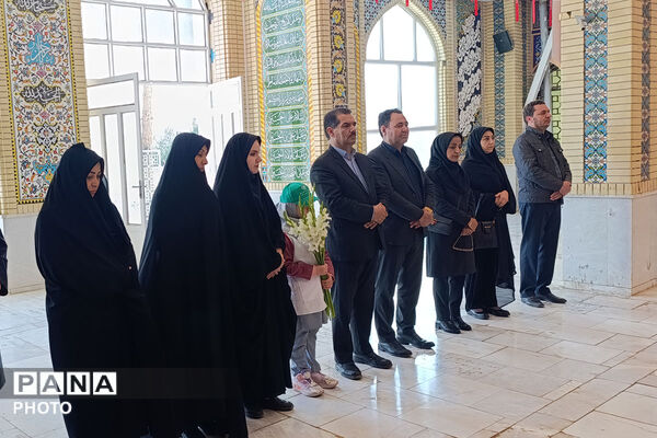 ادای احترام به شهدا و تجلیل از مربیان بهداشت در خراسان شمالی