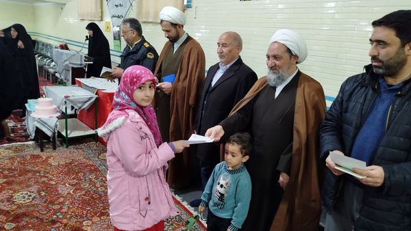 بدرقه دانش‌آموزان معتکف در شهرستان هوراند