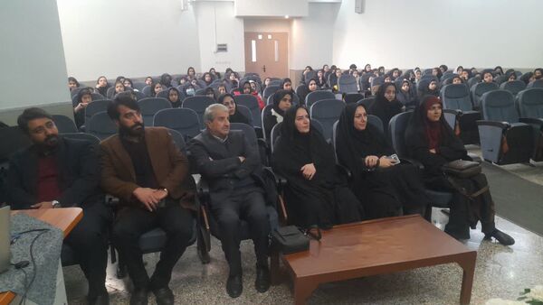 بزرگداشت یادواره شهدا در ایام الله دهه فجر دبستان آرمیتا مصلی نژاد ناحیه هفت