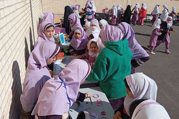 بازارچه دانش‌آموزی در دبستان شاهد شهید محمدرضا کشاورز 