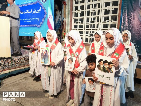 تجلیل معلمان منطقه سندرک در آیین بزرگداشت روز معلم