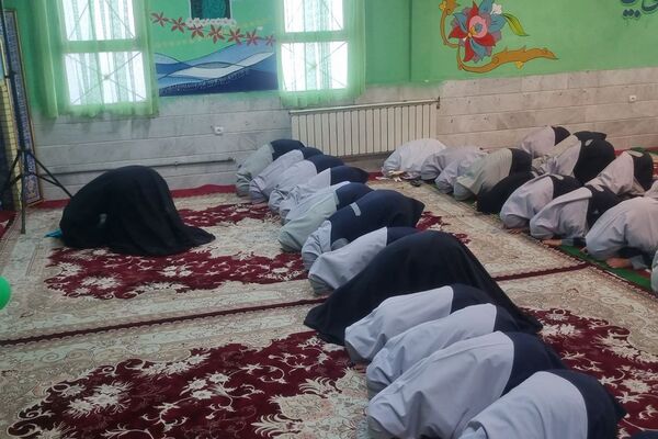 برگزاری مراسم به مناسبت ایام فاطمیه در دبستان راهیان نور ناحیه دو شهرری 