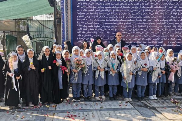 تجدید پیمان فرهنگیان ورامینی با آرمان‌های شهدا در هفته بسیج