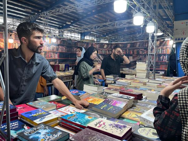 سوغاتی‌سرای شهرکرد در نمایشگاه بین المللی برپا شد
