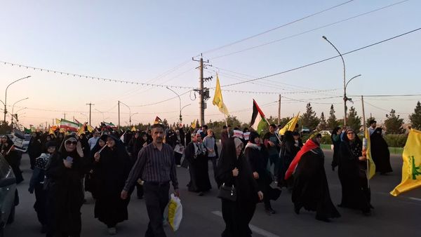 همایش پیاده‌روی استغاثه به حضرت صاحب الزمان در مسیر مسجد جمکران