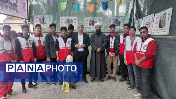 نمایشگاه دستاوردهای انقلاب دانش‌آموزان صدرا در ابرکوه