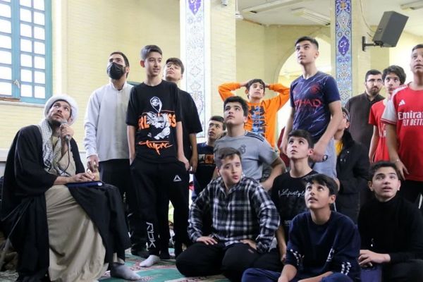 استقبال پرشور دانش‌آموزان شهریاری از آیین معنوی اعتکاف