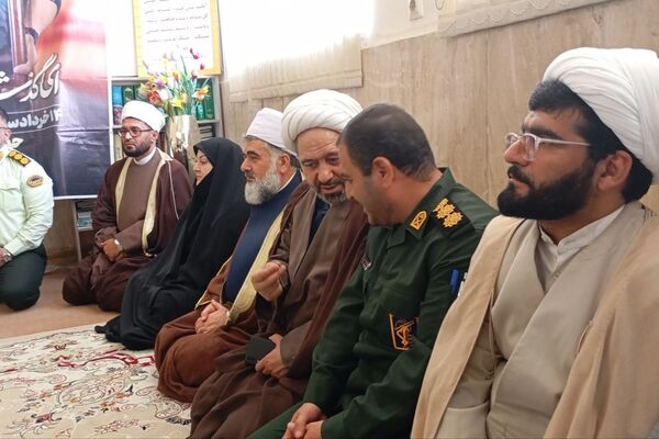 نماد وحدت شیعه و سنی در سوگ امام راحل (قدس سره)