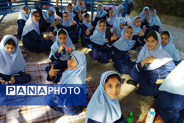 برگزاری جشن تخم‌مرغ‌های رنگی در دبستان قدر بهارستان دو