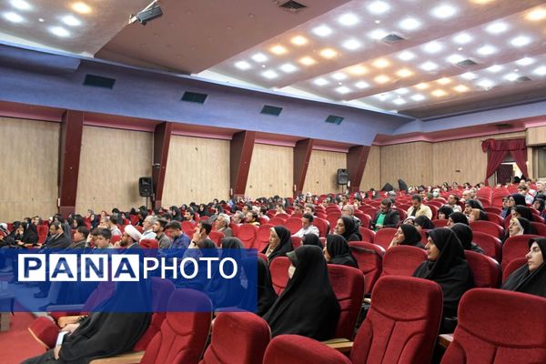 نقش بی‌بدیل مربیان تربیتی در شکوفایی نسل آینده در همایش منطقه ۵ تهران بازخوانی شد