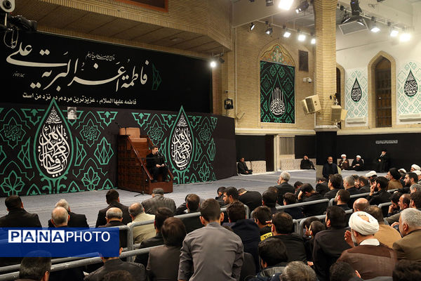 اولین شب مراسم عزاداری حضرت فاطمه‌زهرا سلام‌الله‌علیها در حسینیه امام خمینی(ره)