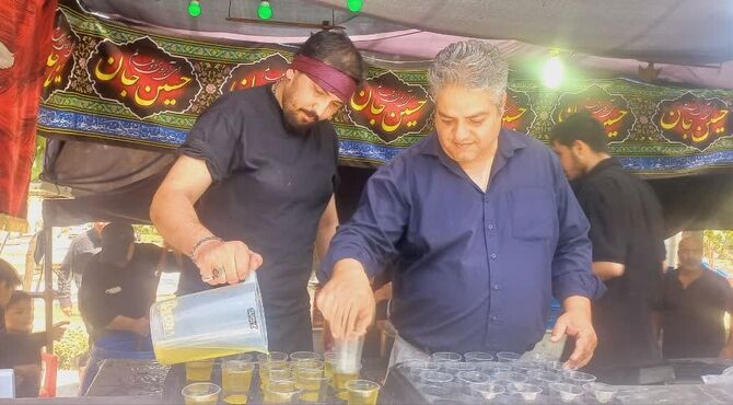 پذیرایی موکب قمر بنی هاشم در ظهر روز تاسوعا