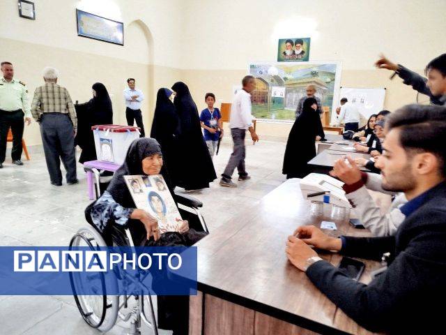 حضور پرشور مردم ولایت مدار کاشمر پای صندوق‌های رای