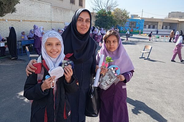 بازارچه دانش‌آموزی در دبستان شاهد شهید محمدرضا کشاورز 