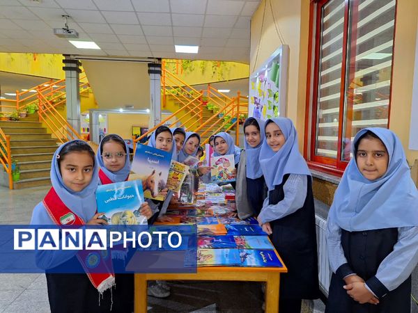 اندر احوالات هفته کتابخوانی در دبستان آرمینه مصلی نژاد 