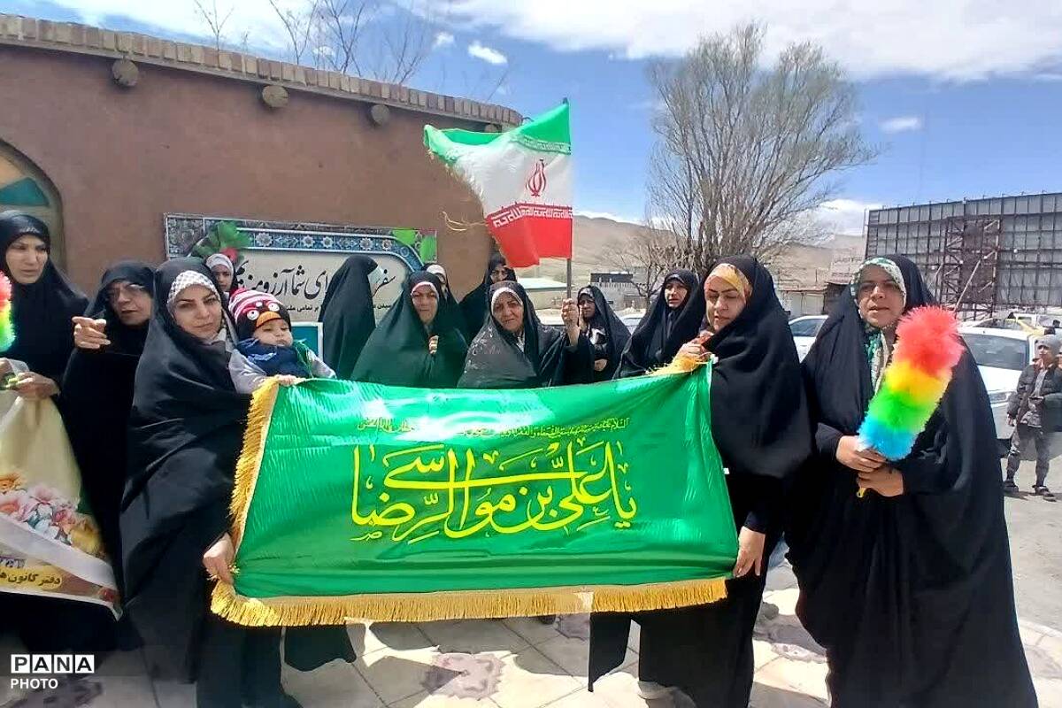 آیین اهتزاز پرچم متبرک رضوی همزمان با آغاز دهه کرامت