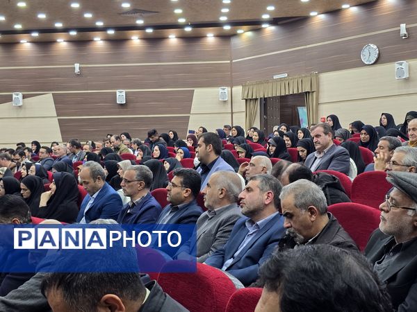 آیین تکریم و معارفه مدیر آموزش و پرورش ناحیه۴ استان اصفهان