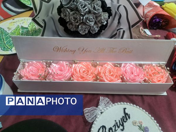 نمایشگاه دست‌سازه‌های هنری در دبیرستان علی افشارنژاد