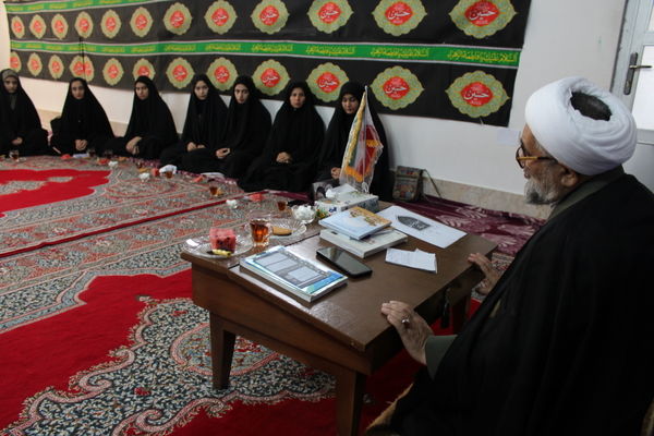 دیدار جمعی از دانش آموزان دبیرستان فاطمه الزهرا (س) با امام جمعه سملقان