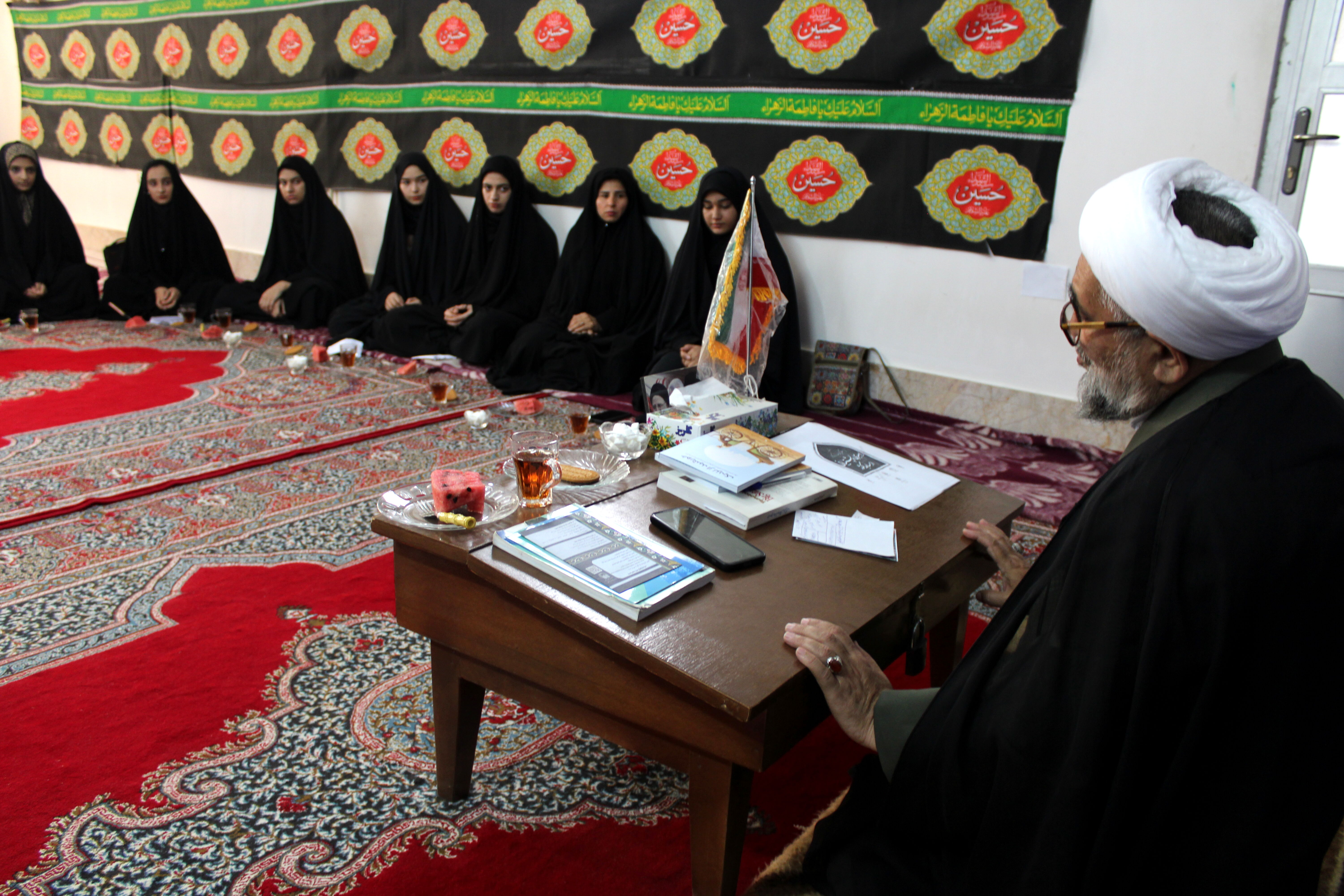 دیدار جمعی از دانش آموزان دبیرستان فاطمه الزهرا (س) با امام جمعه سملقان