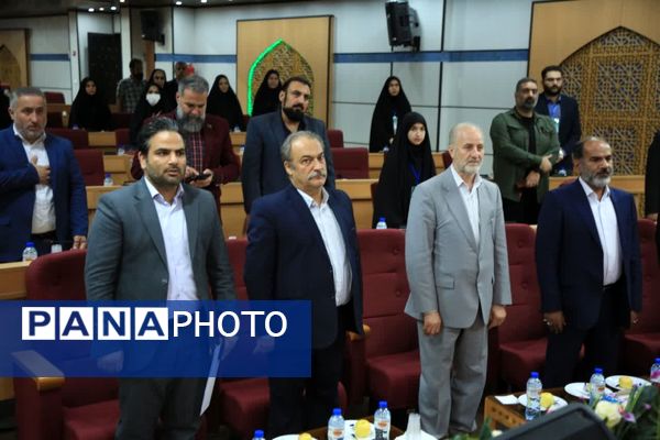 نشست صمیمی مدیران رسانه با استاندار قم