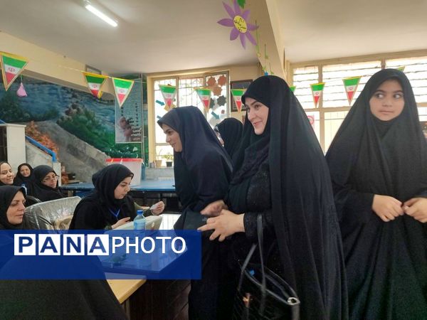 مرحله دوم انتخابات ریاست‌جمهوری با حضور مردم غیور مشهد 