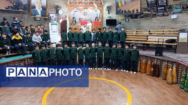 دهه فجر با طعم پهلوانی؛ دانش‌آموزان یزدی ورزش باستانی را تجربه کردند