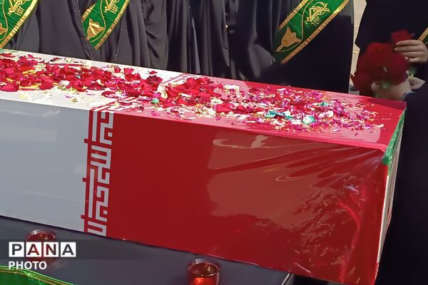 وداع دانش‌آموزان با شهید گمنام در مدرسه شاهد صدیقه طاهره (س)
