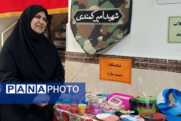 افتتاحیه نمایشگاه «مدرسه انقلاب» در مدرسه شهید شرافت بهارستان‌دو