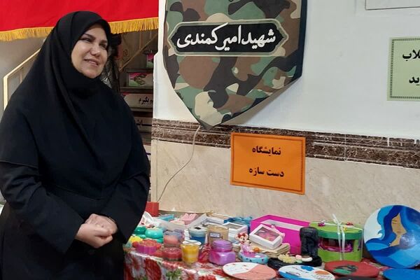 افتتاحیه نمایشگاه «مدرسه انقلاب» در مدرسه شهید شرافت بهارستان‌دو