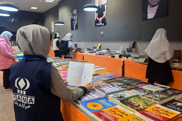 بازدید علمی دانش‌آموزان از نمایشگاه کتاب رباط‌کریم