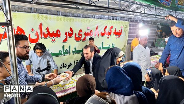 کیک ۸ متری کام پایتخت‌نشینان را شیرین کرد