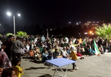 شکوه جشن سه کیلومتری غدیر با حضور دانش‌آموزان در میناب