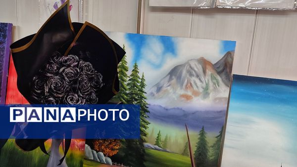 نمایشگاه هنری دانش آموزان در دبیرستان مهردخت 