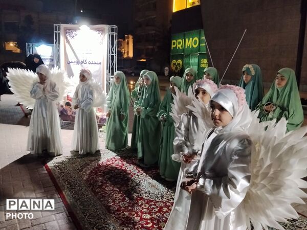 نماز جماعت بزرگ دانش‌آموزان مشهدی همزمان با اجلاس سراسری نماز 