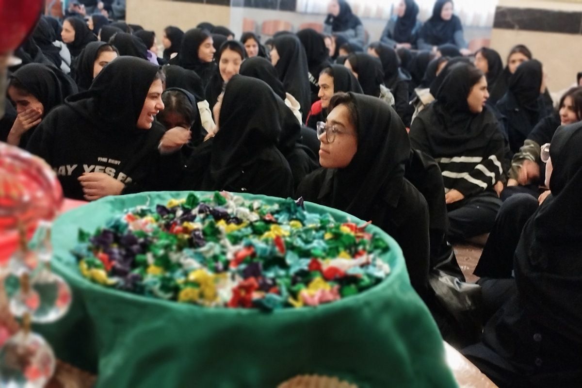 جشن نیمه شعبان در دبیرستان دخترانه صدیقه طاهره ناحیه یک شهرری 