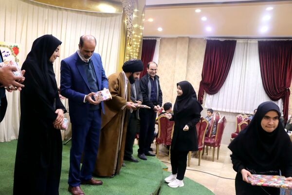 جشن فارغ‌التحصیلی دانش‌آموزان دختر بروجنی