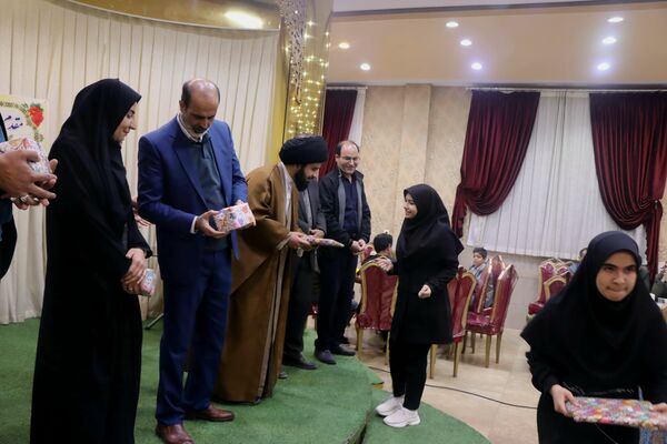 جشن فارغ‌التحصیلی دانش‌آموزان دختر بروجنی