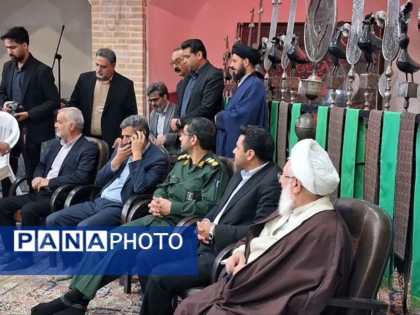 محفل انس با قرآن کریم همراه با نواخته شدن زنگ انقلاب 