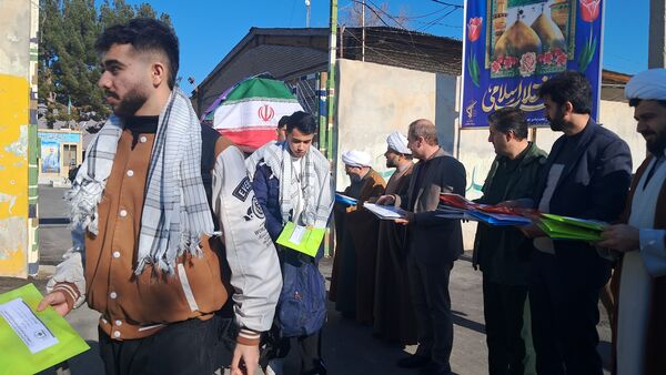 اعزام دانش‌آموزان پسر آشخانه به راهیان نور 