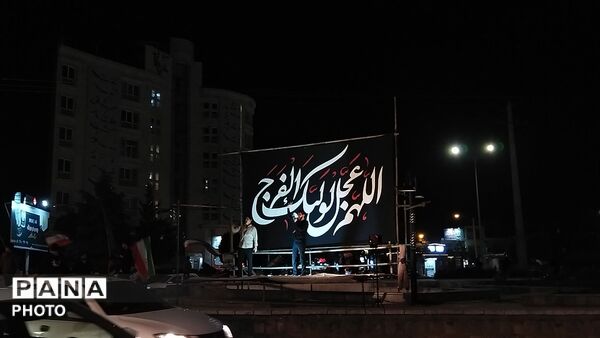 میدان ازادی هر شب میزبان وطن پرستان نیشابوری می شود 