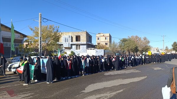 حضور پرشور دانش‌آموزان رباط‌سنگ در راهپیمایی 13 آبان ؛ حماسه‌ای از شور و همبستگی 