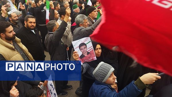 راهپیمایی ۲۲ بهمن نشان دهنده همبستگی و اتحاد مردم ایران 