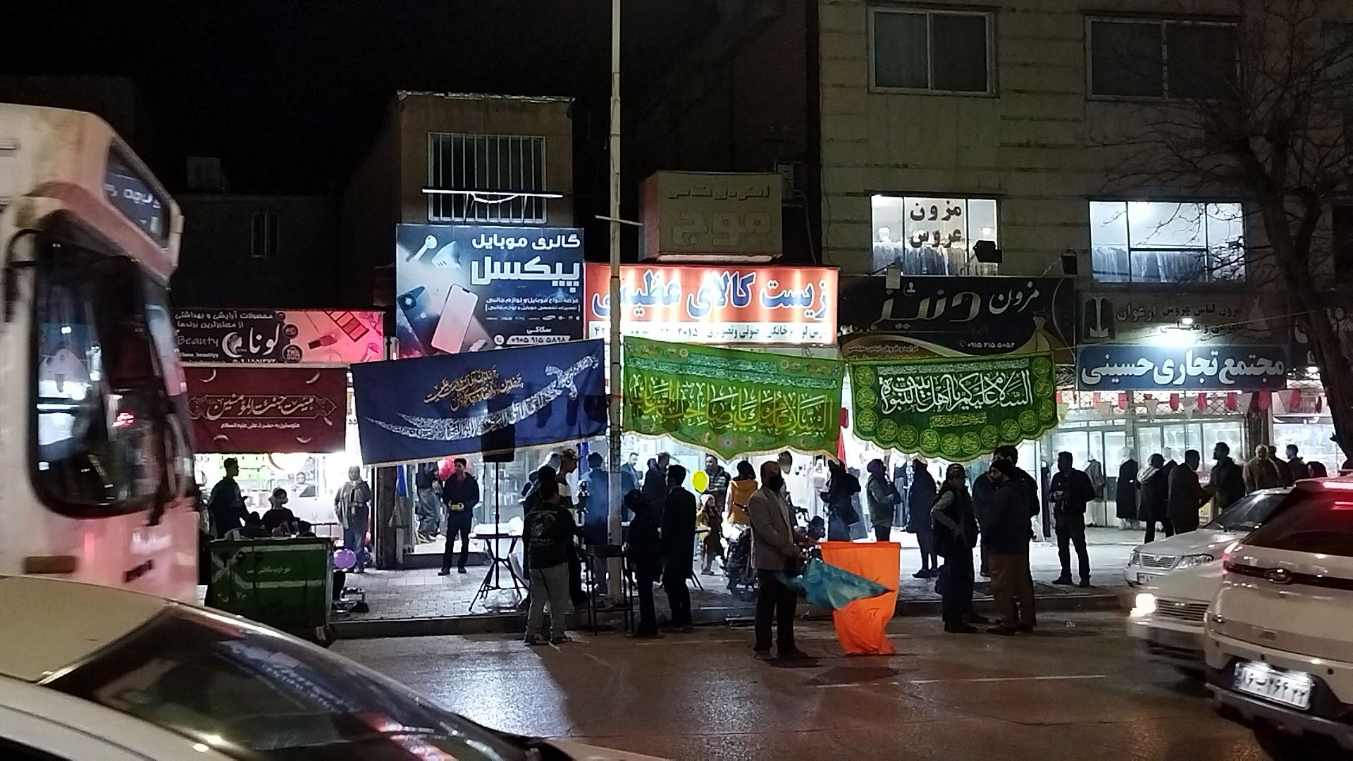 گذری بر فعالیت چایخانه امیر المومنین در شب میلاد حضرت مهدی ( عج)