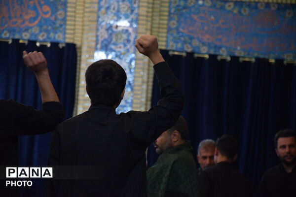 ترویج فرهنگ عاشورایی در آیین «احلی من العسل» زرقان