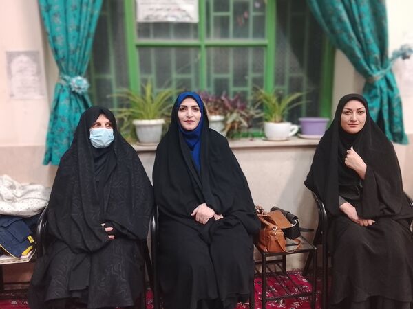 محفل انس با قرآن با حضور دانش آموزان دبستان دخترانه ناهید نخودی